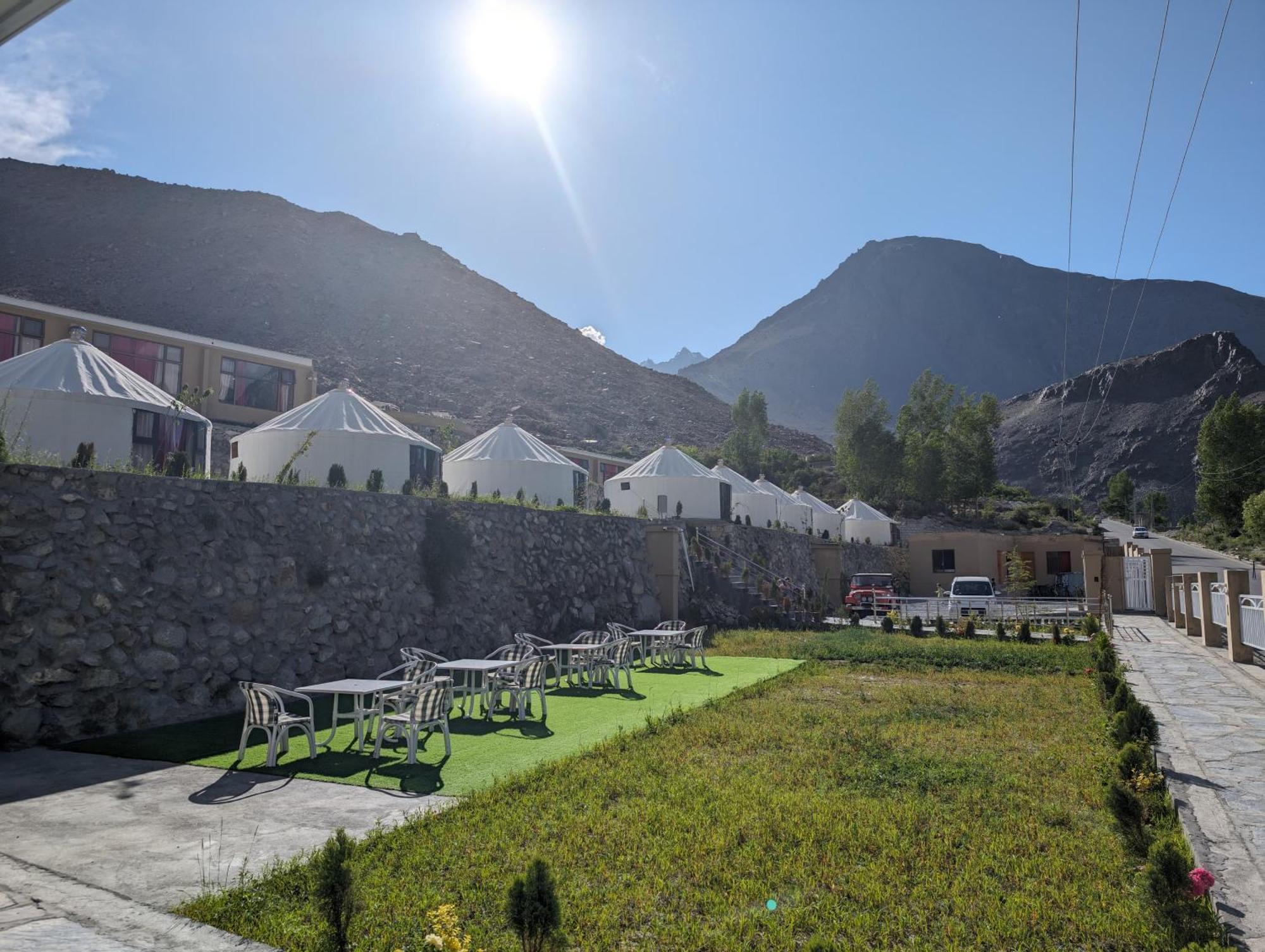 Apex Hotels And Resorts Hussaini Karimabad  Exterior foto