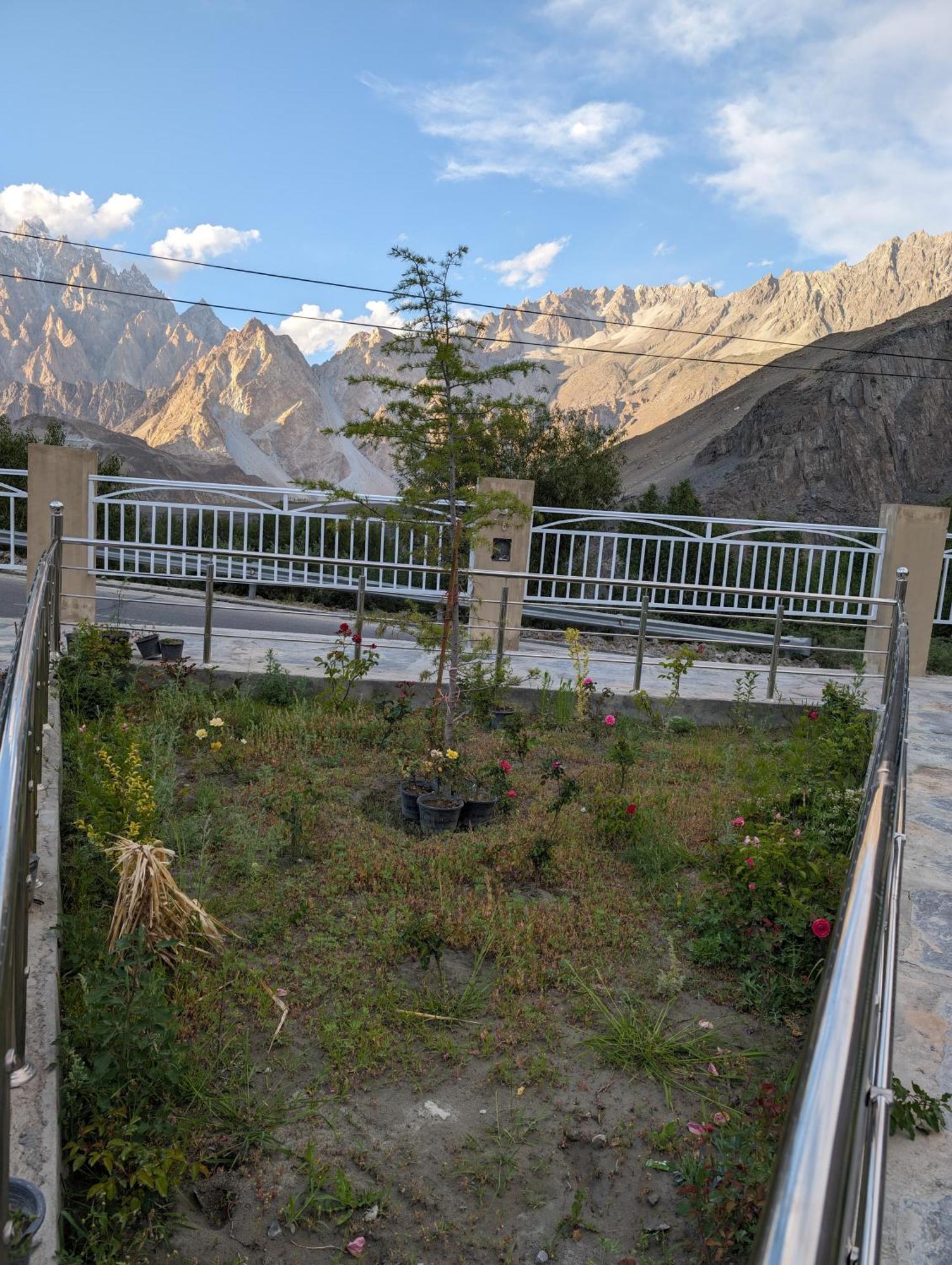 Apex Hotels And Resorts Hussaini Karimabad  Exterior foto