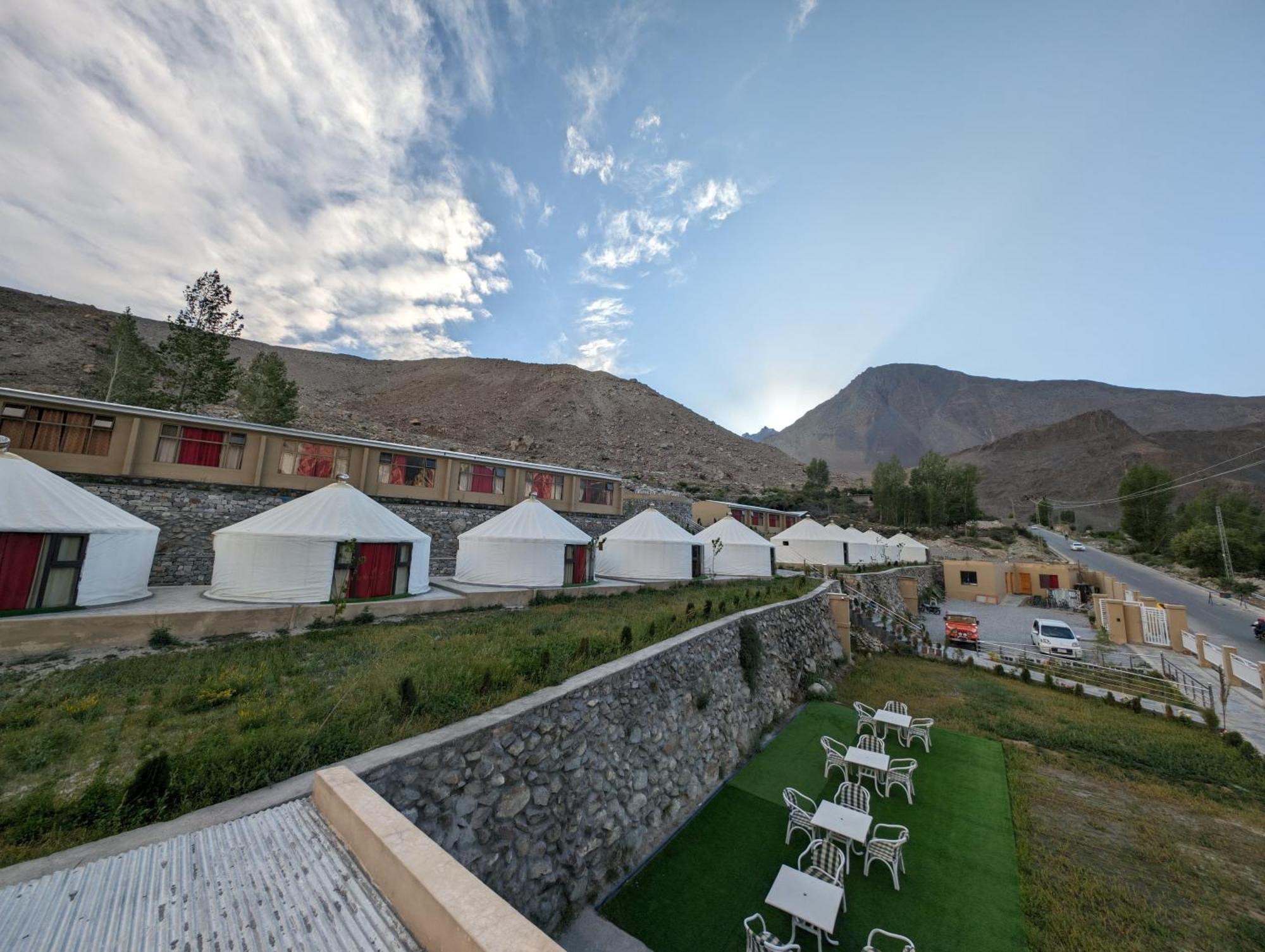 Apex Hotels And Resorts Hussaini Karimabad  Exterior foto