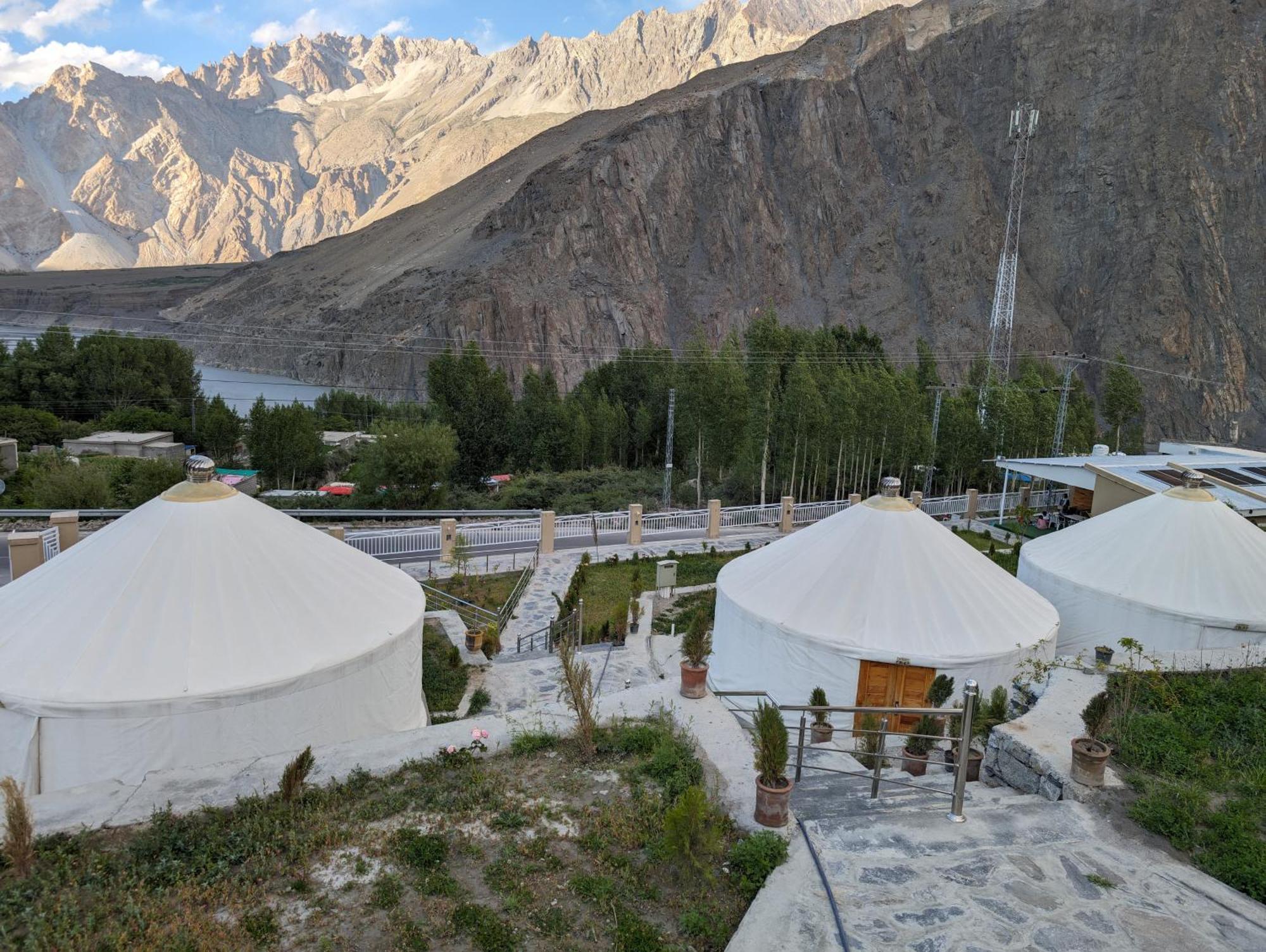 Apex Hotels And Resorts Hussaini Karimabad  Exterior foto