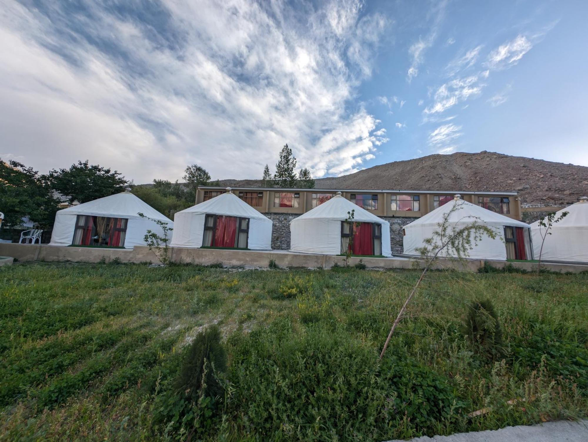 Apex Hotels And Resorts Hussaini Karimabad  Exterior foto